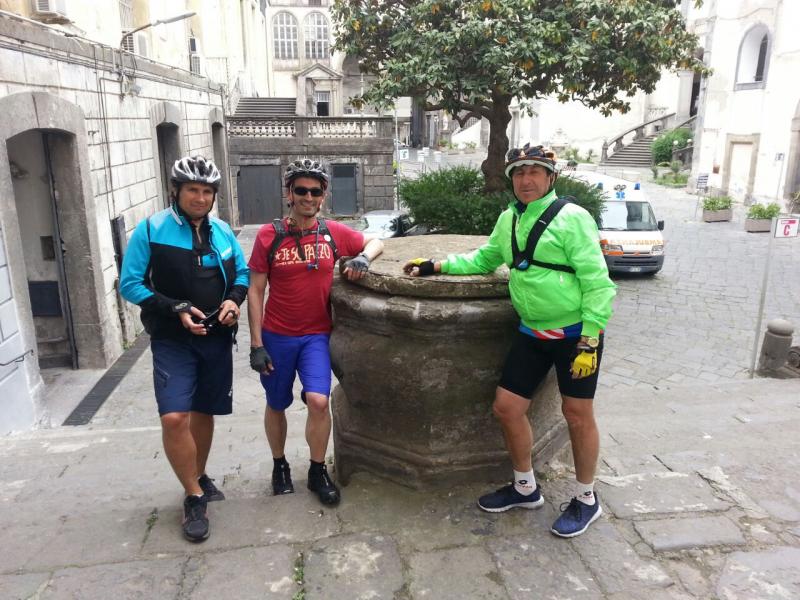 GIRO MATTO in BICI a NAPOLI